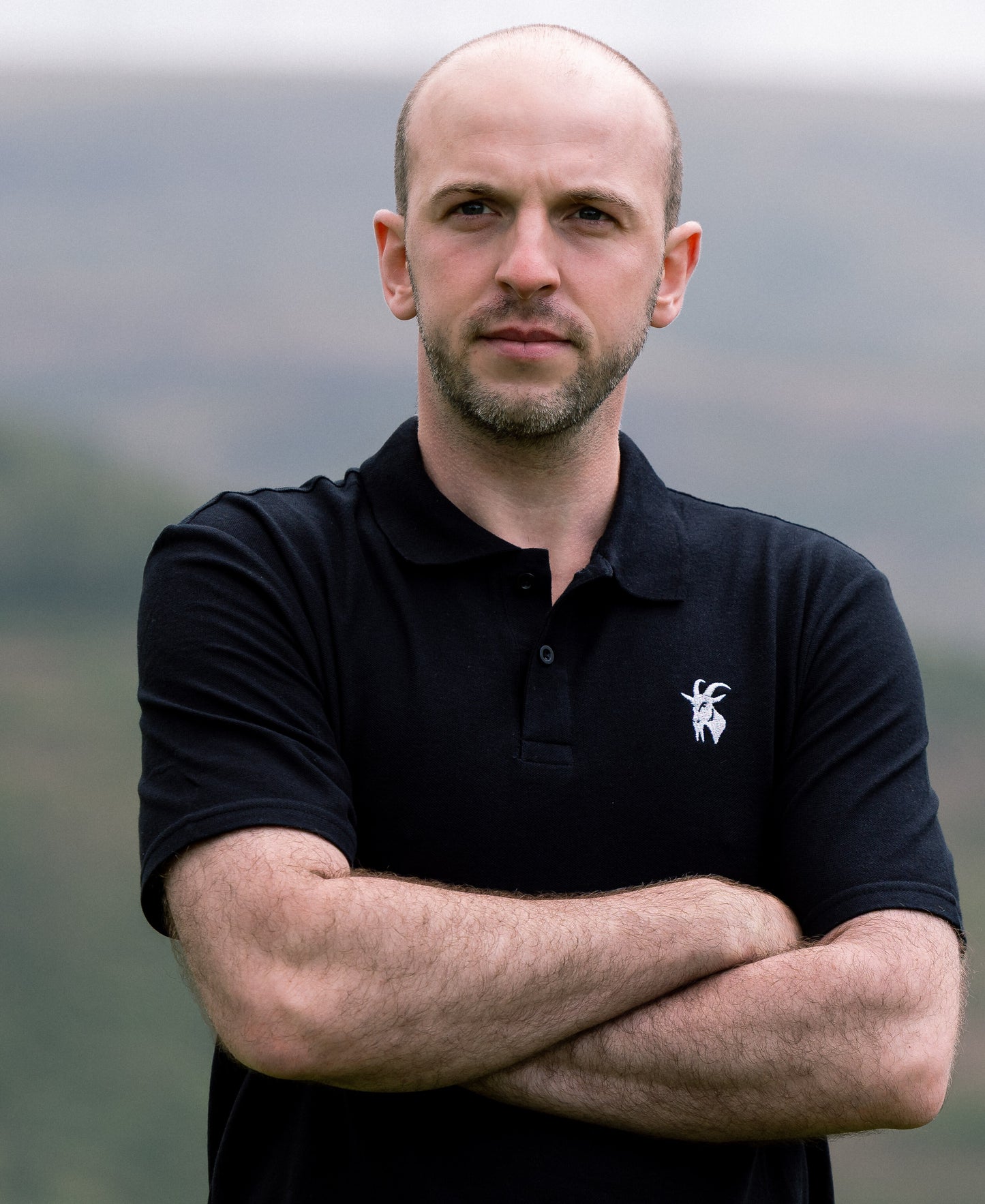 Crys Polo Gwreiddiol Du wedi'i Frodio