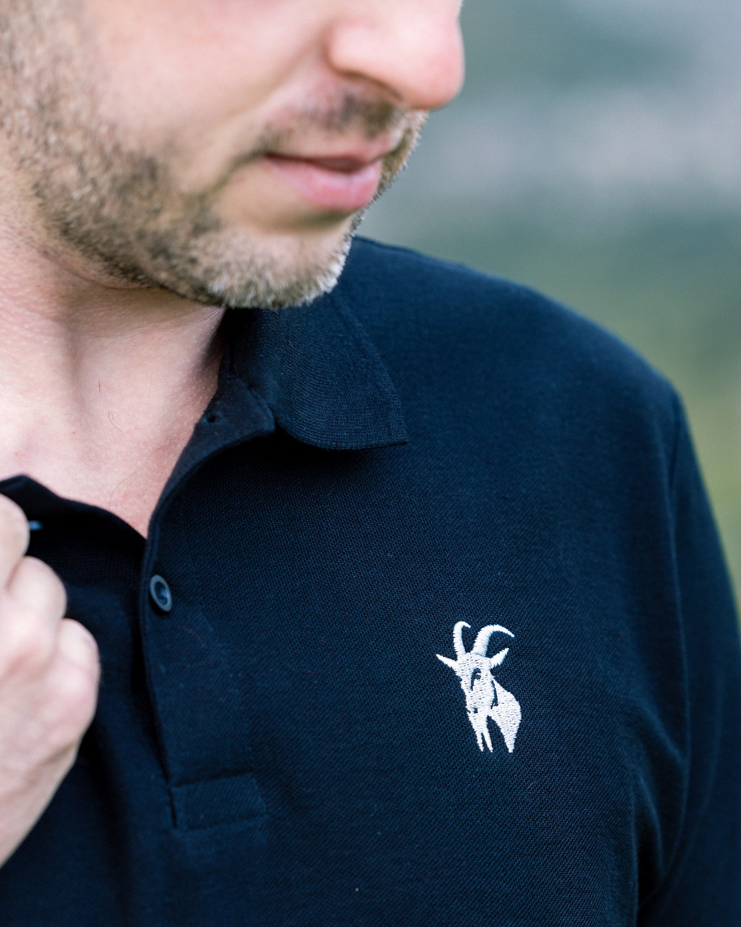 Crys Polo Gwreiddiol Du wedi'i Frodio
